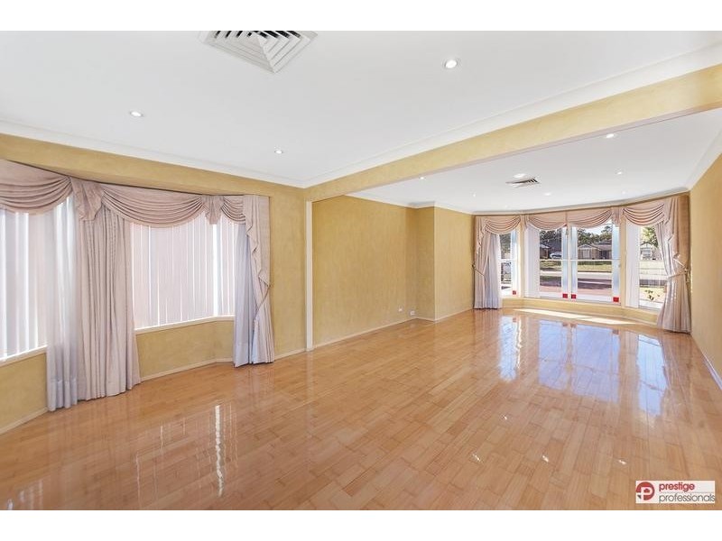 17 Daintree Drive, Wattle Grove NSW 2173