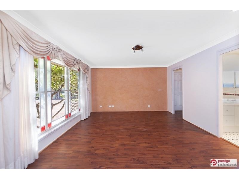 17 Daintree Drive, Wattle Grove NSW 2173