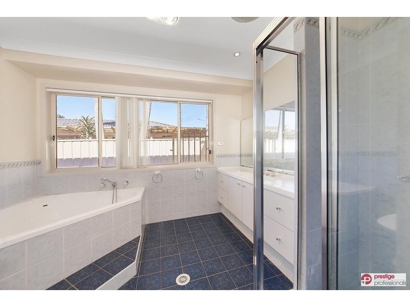 17 Daintree Drive, Wattle Grove NSW 2173
