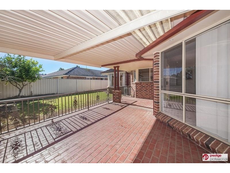 17 Daintree Drive, Wattle Grove NSW 2173