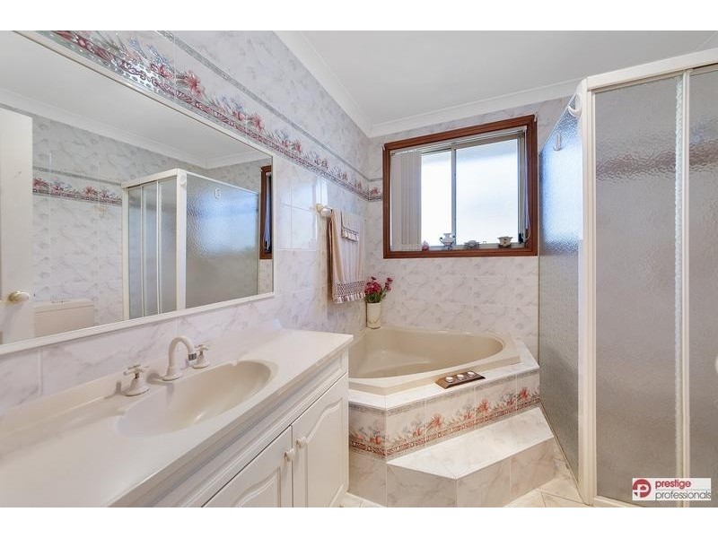 5 Yallum Court, Wattle Grove NSW 2173