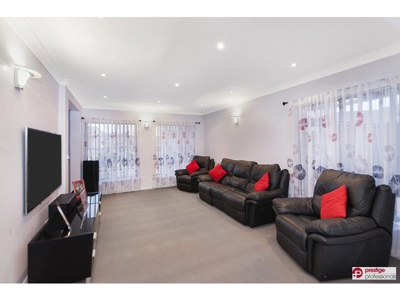 22 Chesham Place, Chipping Norton NSW 2170