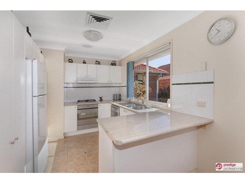 16 Beltana Court, Wattle Grove NSW 2173