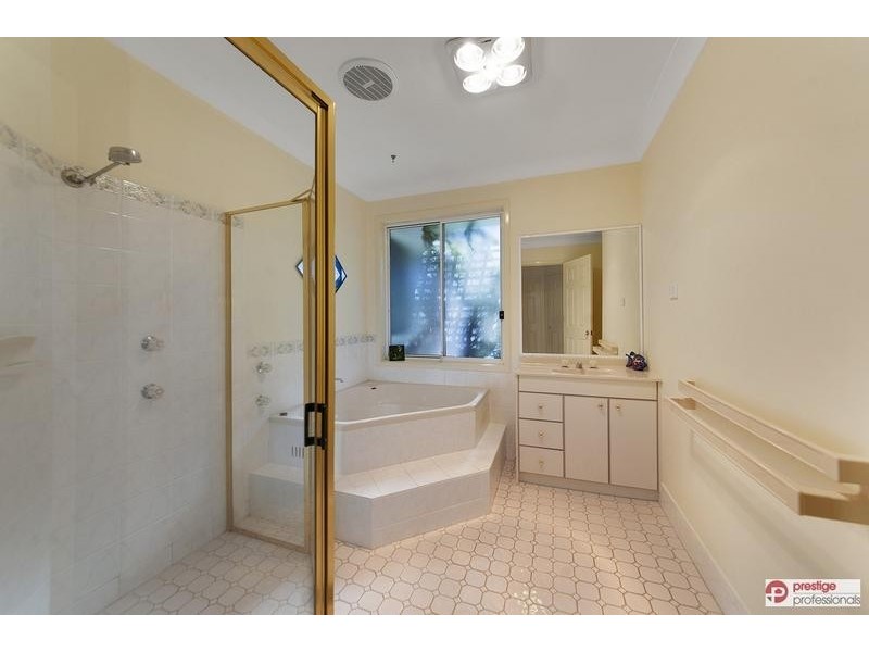 16 Beltana Court, Wattle Grove NSW 2173