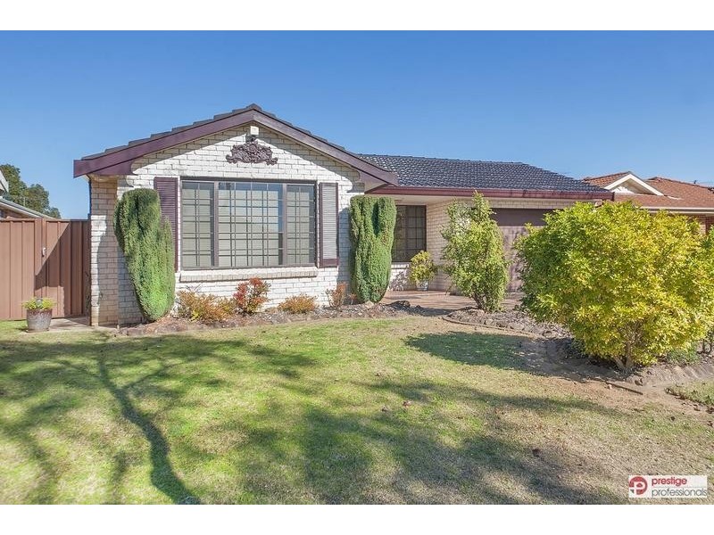 8 Brickendon Court, Wattle Grove NSW 2173