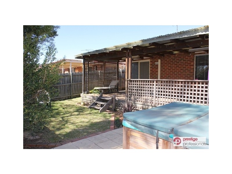 8 Tweed court, Wattle Grove NSW 2173