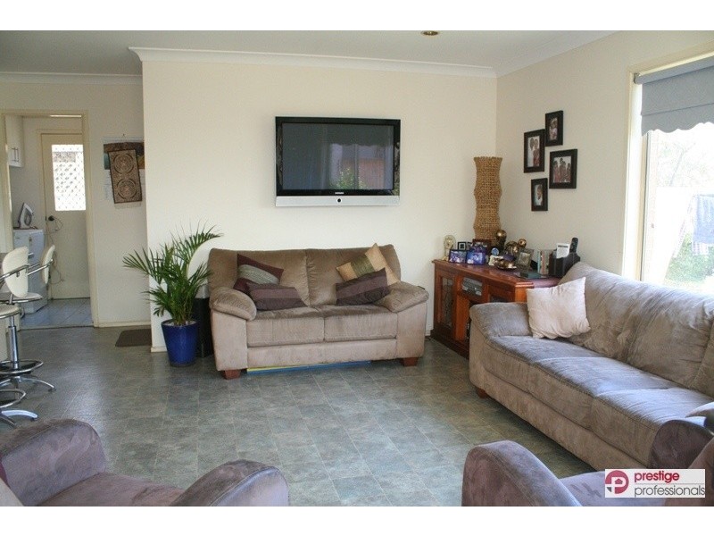 36 Banyule Court, Wattle Grove NSW 2173