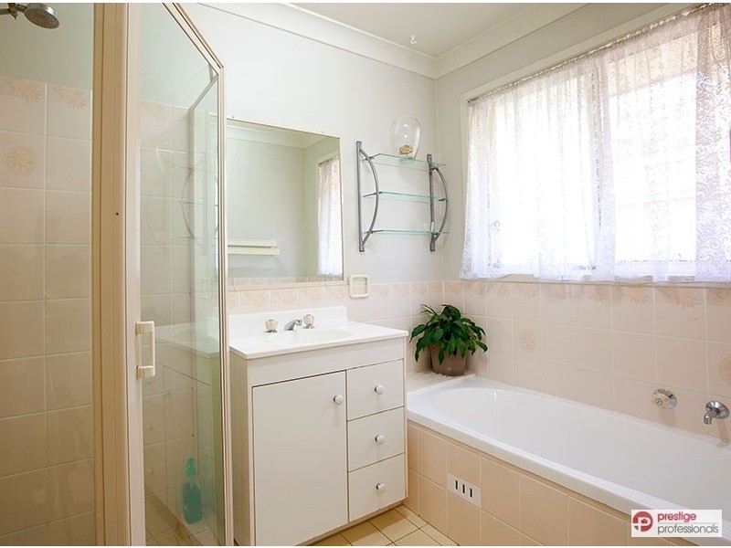 1 Alexandrina Court, Wattle Grove NSW 2173