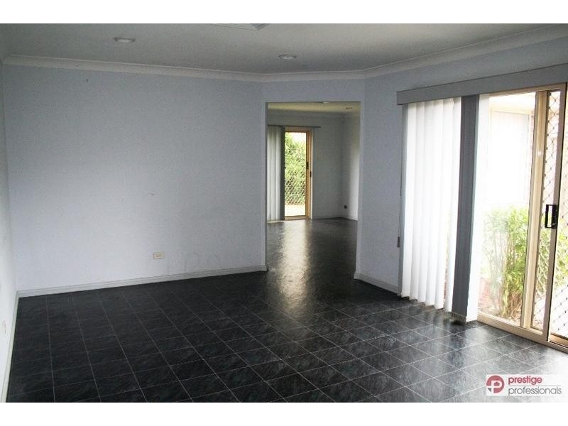 33 Daintree Drive, Wattle Grove NSW 2173