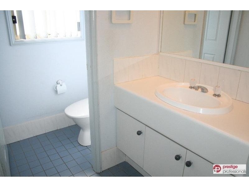 33 Daintree Drive, Wattle Grove NSW 2173