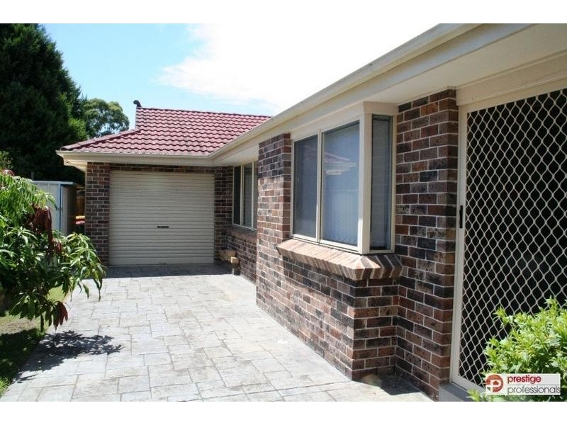 33 Daintree Drive, Wattle Grove NSW 2173