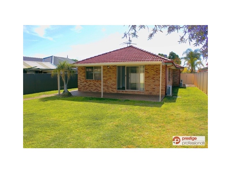 6 Corryton Court, Wattle Grove NSW 2173