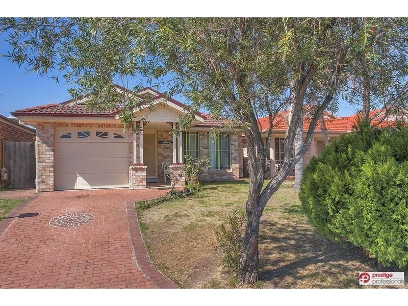 32 Kinchega Court, Wattle Grove NSW 2173