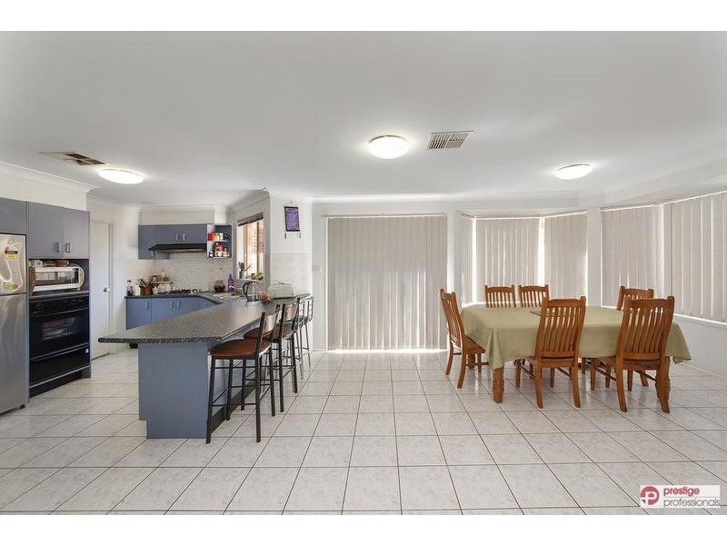 32 Kinchega Court, Wattle Grove NSW 2173