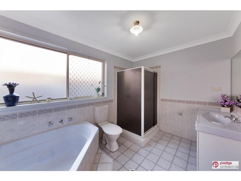 32 Kinchega Court, Wattle Grove NSW 2173