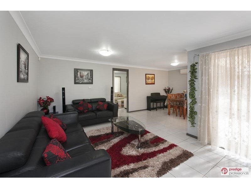 5 Booree Court, Wattle Grove NSW 2173