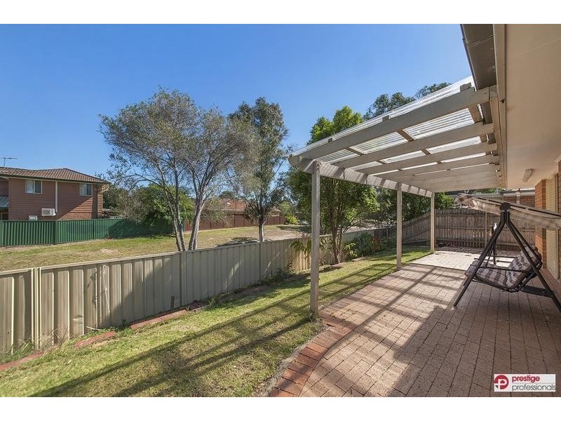 5 Booree Court, Wattle Grove NSW 2173