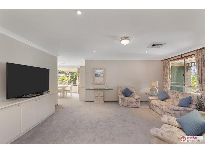77 Daintree Drive, Wattle Grove NSW 2173