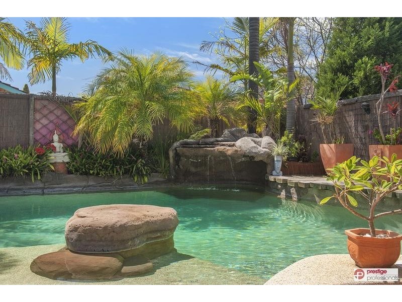 77 Daintree Drive, Wattle Grove NSW 2173
