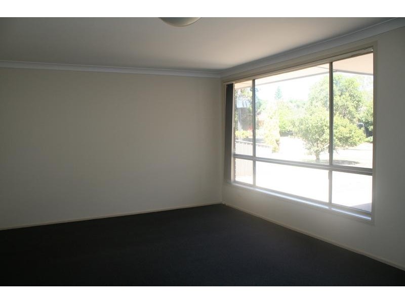 8 Dredge Ave, Moorebank NSW 2170