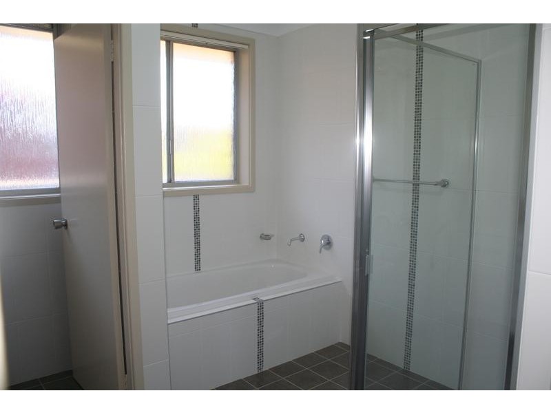 8 Dredge Ave, Moorebank NSW 2170