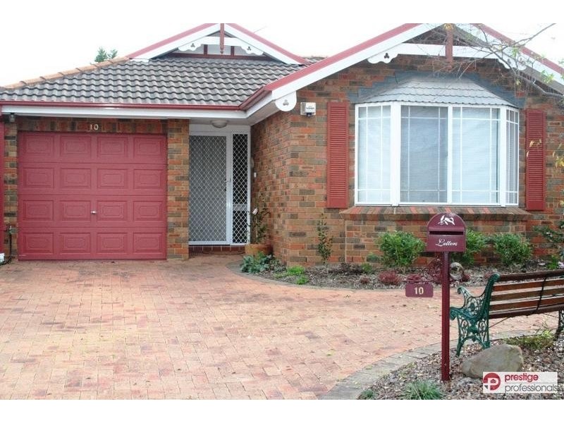 10 Valleyfield Court, Wattle Grove NSW 2173