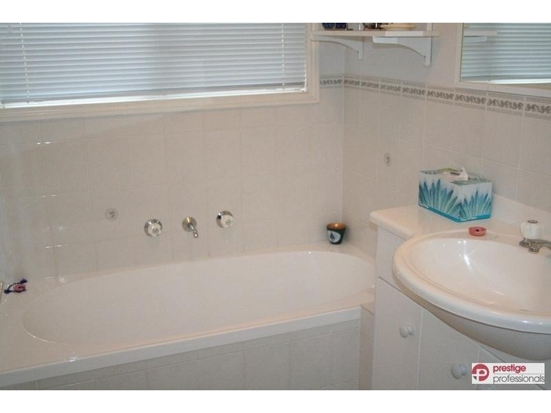 10 Valleyfield Court, Wattle Grove NSW 2173