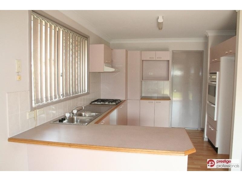 32 Paroo Court, Wattle Grove NSW 2173