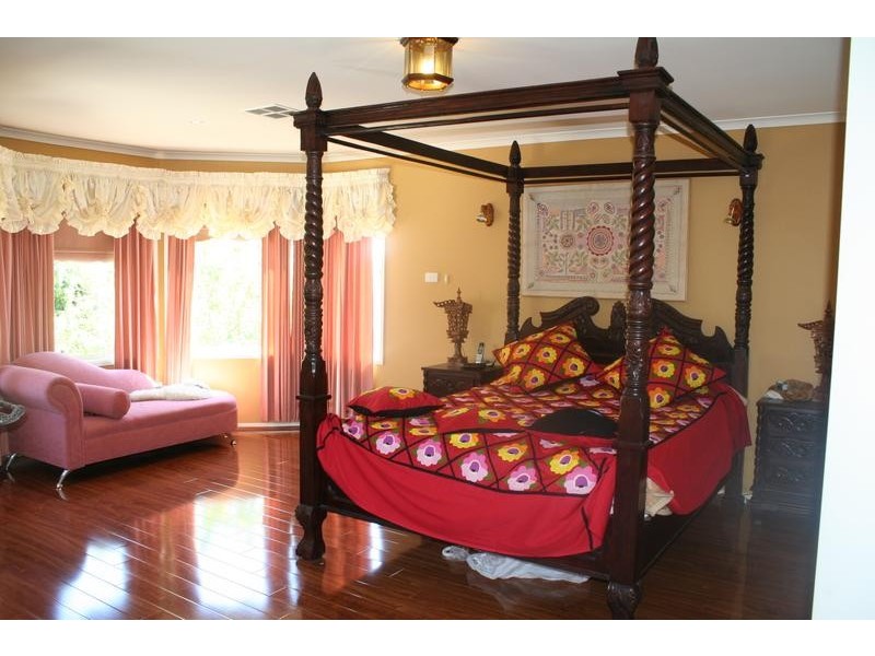 8 Barrington Court, Holsworthy NSW 2173