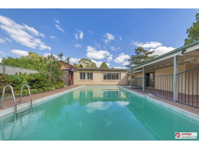 8 Quota Avenue, Chipping Norton NSW 2170