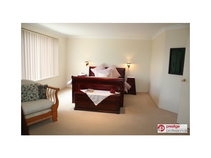 6 Collie Court, Wattle Grove NSW 2173