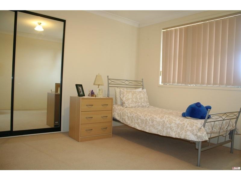 6 Collie Court, Wattle Grove NSW 2173