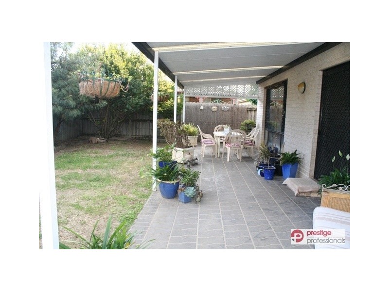 6 Collie Court, Wattle Grove NSW 2173