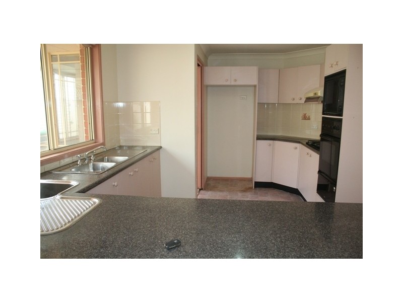 33 Ellesmere Court, Wattle Grove NSW 2173