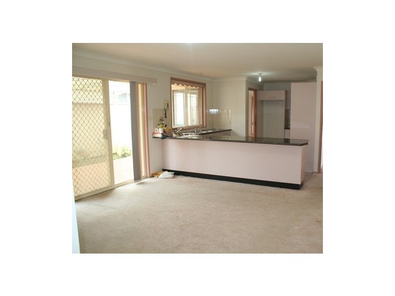 33 Ellesmere Court, Wattle Grove NSW 2173