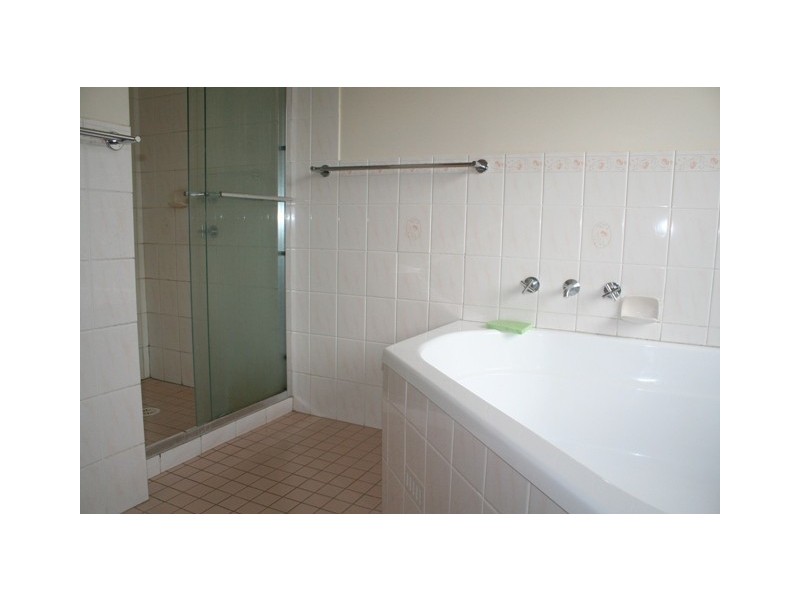 33 Ellesmere Court, Wattle Grove NSW 2173