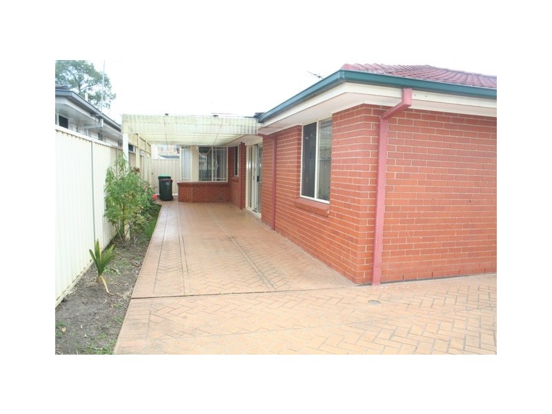 33 Ellesmere Court, Wattle Grove NSW 2173