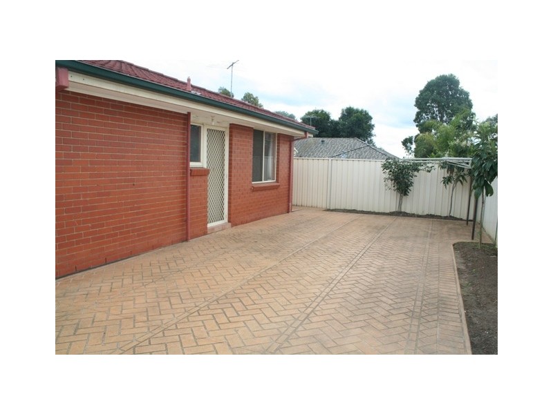 33 Ellesmere Court, Wattle Grove NSW 2173