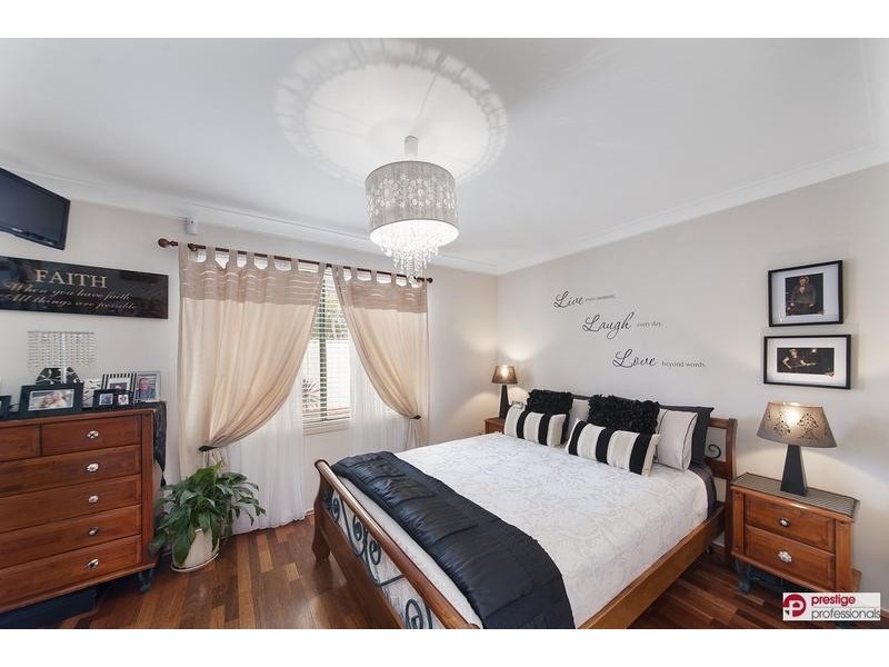 9 Wallcliffe Court, Wattle Grove NSW 2173