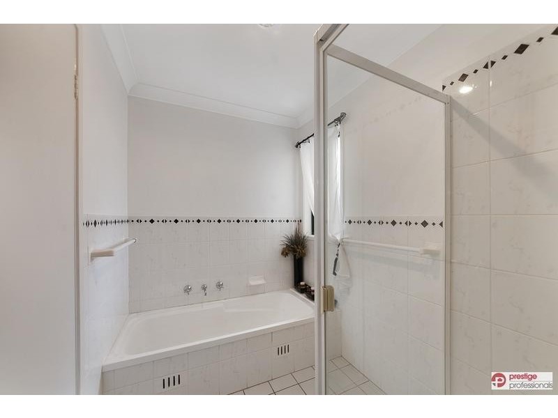 9 Wallcliffe Court, Wattle Grove NSW 2173