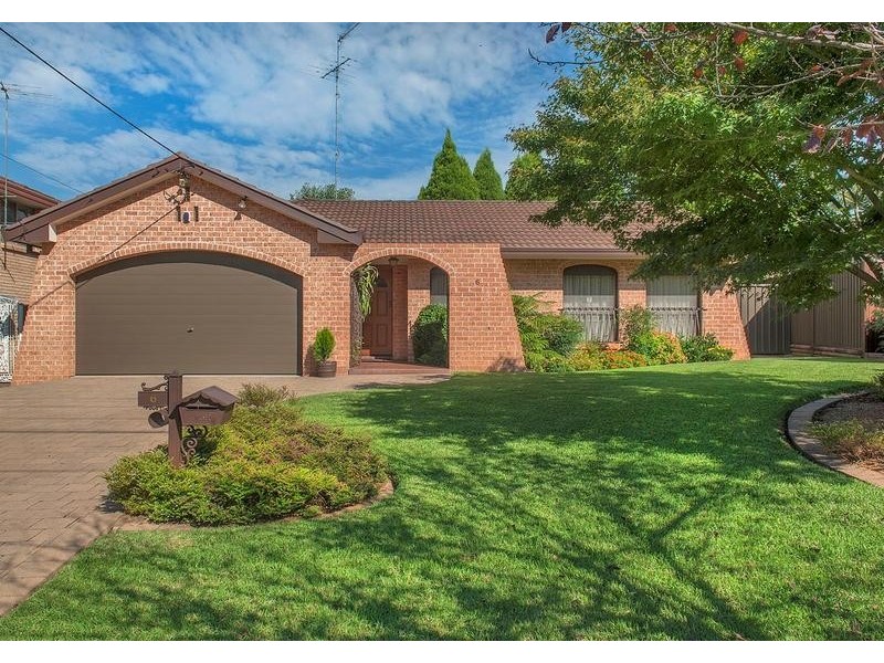 6 Pennington Avenue, Georges Hall NSW 2198