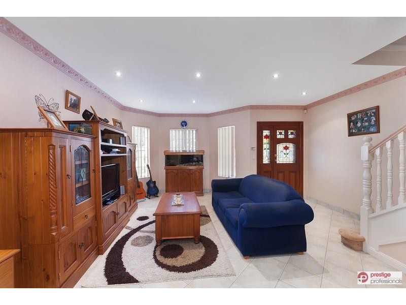 5 Collie Court, Wattle Grove NSW 2173