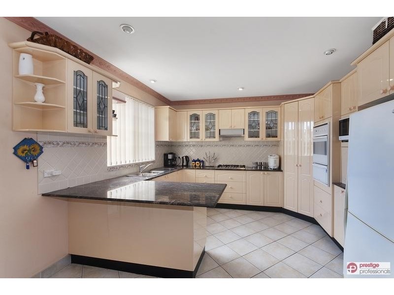 5 Collie Court, Wattle Grove NSW 2173