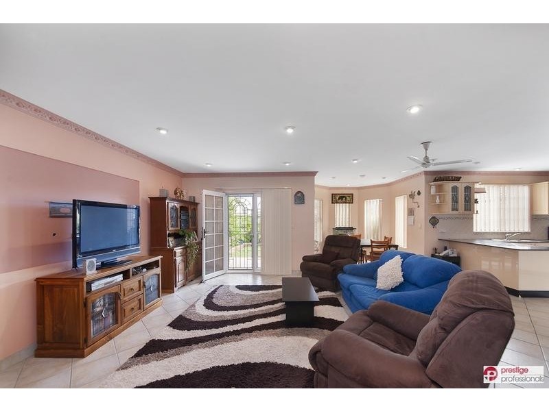 5 Collie Court, Wattle Grove NSW 2173