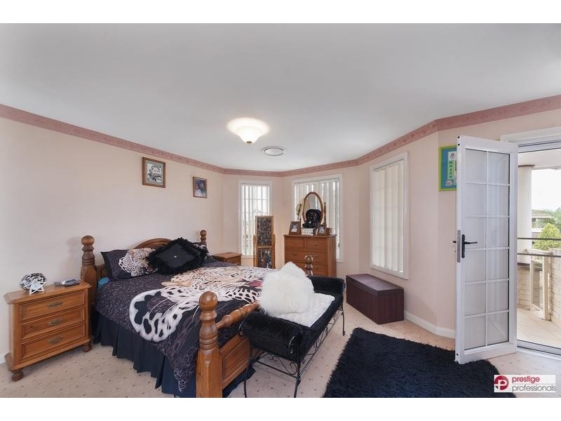 5 Collie Court, Wattle Grove NSW 2173