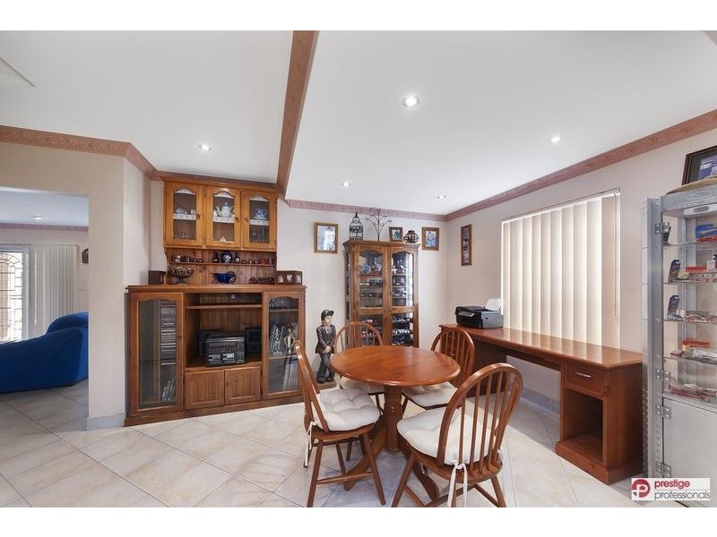 5 Collie Court, Wattle Grove NSW 2173