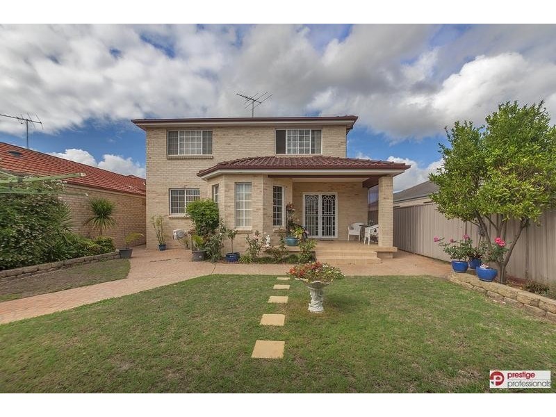 5 Collie Court, Wattle Grove NSW 2173