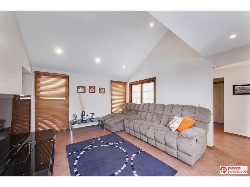 28 Valleyfield Court, Wattle Grove NSW 2173