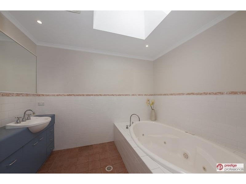 28 Valleyfield Court, Wattle Grove NSW 2173