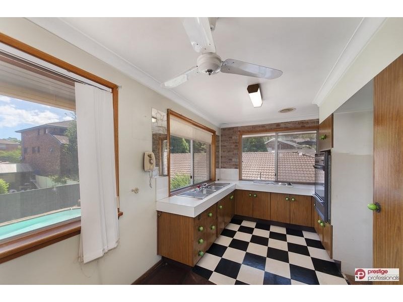 8 Pennington Ave, Georges Hall NSW 2198